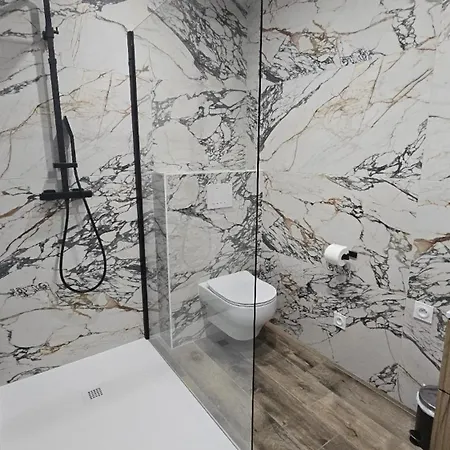 T2 Moderne 2 A 4 Personnes Люссиана