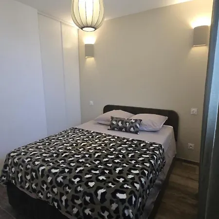 T2 Moderne 2 A 4 Personnes * Люссиана